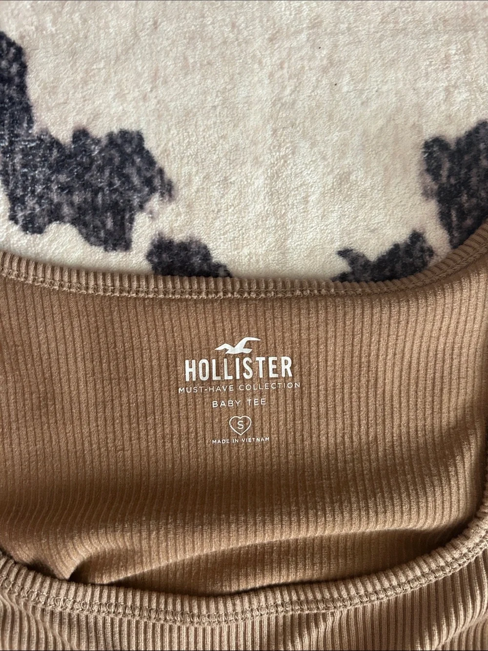 Hollister Ribbed Scoop-Neck Crop Top - Black - Picture 4 of 4